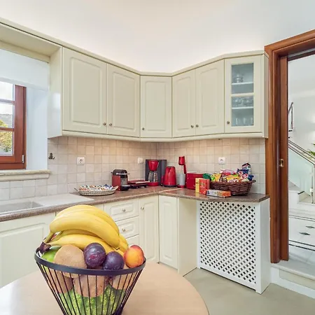 Leon (adults Only) * Vourvoúlos