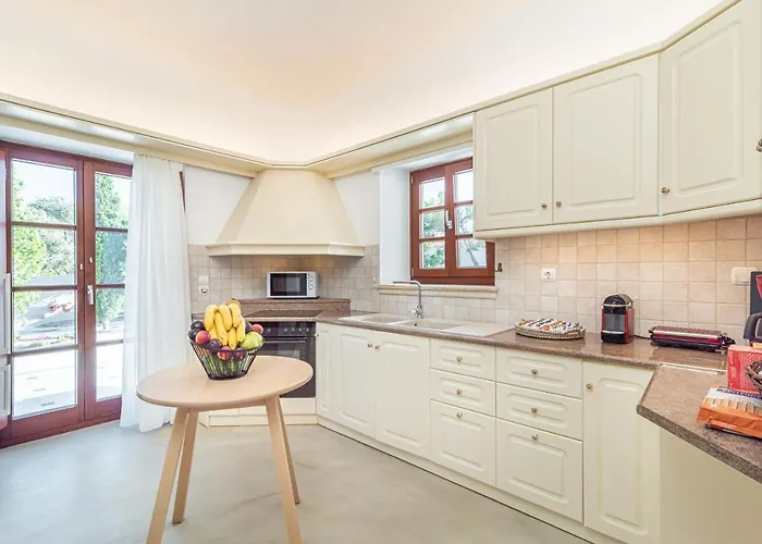 Leon (adults Only) * Vourvoúlos