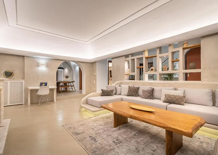 Leon (adults Only) Vourvoulos