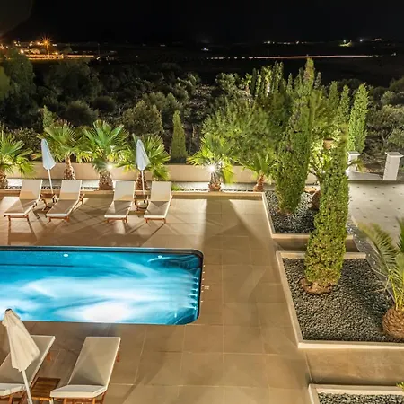 Villa Leon (adults Only) *