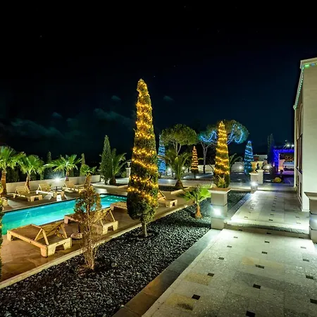 Leon (adults Only) Vourvoulos